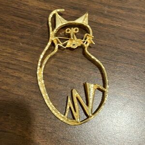 Vintage gold tone, cat brooch. Art Nouveau style. 3 inches tall.